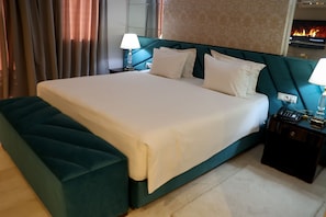 CHAMBRE STANDARD | Peralatan tempat tidur premium, peti besi dalam bilik