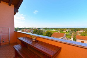 Property grounds - Holiday apartment with air conditioning (Bale)