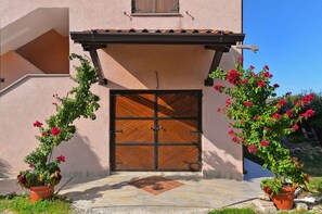 Exterior detail - Holiday apartment with air conditioning (Bale)