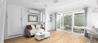 Serene Southport Getaway/Walk to Beach/Shops