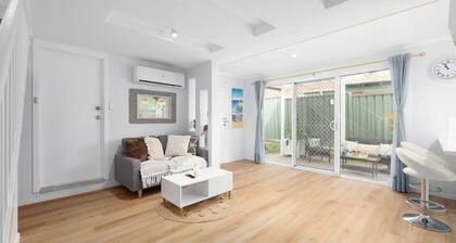 Serene Southport Getaway/Walk to Beach/Shops