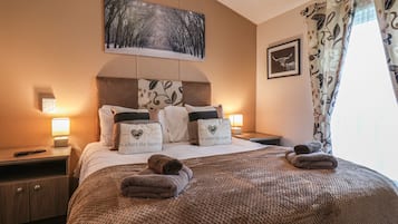 2 kamar tidur dan didekorasi berbeda-beda