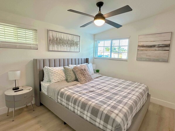 4 bedrooms, desk, iron/ironing board, travel cot