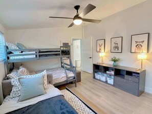 4 bedrooms, desk, iron/ironing board, travel crib