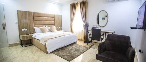 4 chambres, fer et planche à repasser, Wi-Fi, draps fournis