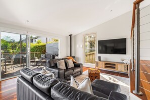 TV, peis og bordtennis