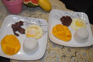 Free daily continental breakfast - EL TARAW BED AND BREAKFAST (Puerto Princesa)