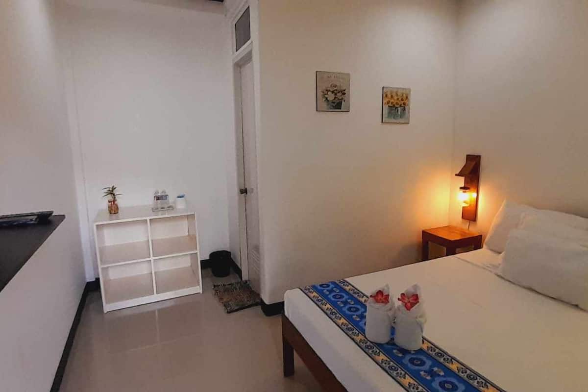 Standard Double Room | Hypo-allergenic bedding, laptop workspace, free WiFi