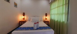 Habitación estándar doble | Ropa de cama hipoalergénica y espacio para trabajar con un portátil