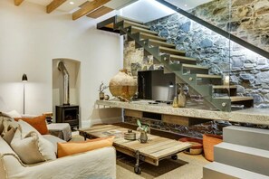 公寓, 2 间卧室, 阳台, 泳池景观 | 客房服务设施