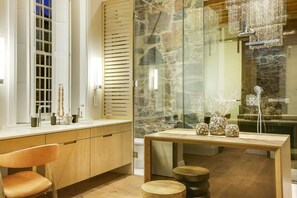 Apartment, 2 Bedrooms, Balcony, Pool View | Bathroom - Luxury Apartment De Waterkant (Cape Town)