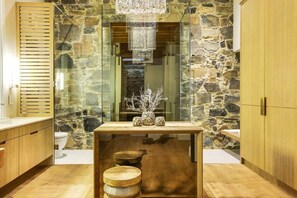 Apartment, 2 Bedrooms, Balcony, Pool View | Bathroom - Luxury Apartment De Waterkant (Cape Town)