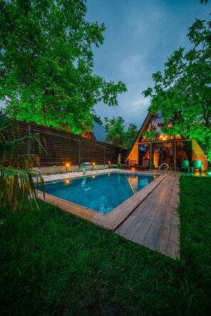 3 つの屋外プール