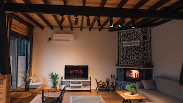 Deluxe Tree House | Living area | Flat-screen TV, fireplace