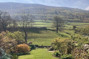 Property grounds - Stunning 3 bed Yorkshire Dales cottage (Skyreholme)