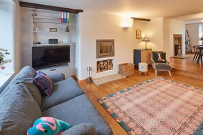 Smart TV - Stunning 3 bed Yorkshire Dales cottage (Skyreholme)