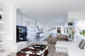 Villa, 6 Bedrooms, Balcony | Room amenity - La Maison Hermes, Camps Bay, Cape Town (Cape Town)