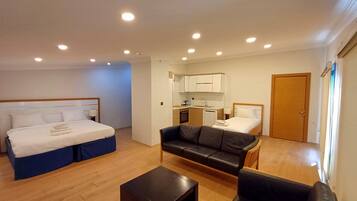 Quarto família | Frigobar, quartos à prova de som, Wi-Fi de cortesia, roupa de cama