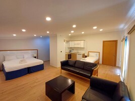 Minibar, sistema de insonorización, wifi gratis y ropa de cama