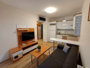 Junior Room, 1 Double Bed | Minibar, soundproofing, free WiFi, bed sheets - Del Puerto Hotel (Aliaga)
