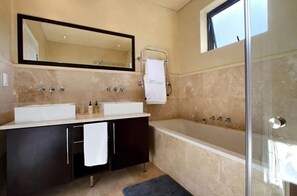 Bathroom - Medburn Views Penthouse (Cape Town)