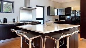 Villa, 3 Bedrooms, Accessible, Balcony | Dining - Medburn Views Penthouse (Cape Town)