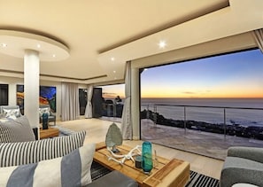 Villa, camere multiple, balcone | Interni