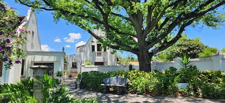 Façade de l’hébergement. Oak View Manor