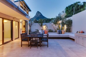 Exterior - Prima Views Luxury 5-bedroom Villa in Camps Bay (Cape Town)
