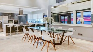 Villa, 5 habitaciones, con acceso para personas discapacitadas, chimenea | Comedor
