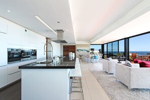 Villa, 4 Bedrooms, Accessible, Balcony | Private kitchen - Stunning Ultra-modern Luxury Home in Cape Town (Cape Town)