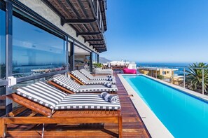 Pool - Stunning Ultra-modern Luxury Home in Cape Town (Cape Town)