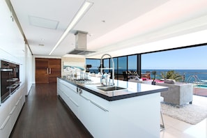 Villa, 4 Bedrooms, Accessible, Balcony | Private kitchen - Stunning Ultra-modern Luxury Home in Cape Town (Cape Town)