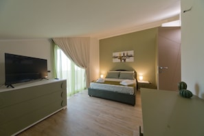In-room safe, blackout curtains, free WiFi - Slow Chic Apartment b&b policlinico (Messina)