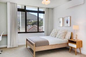 4 bedrooms - Quebec Villa Contemporary 4-bedroom Holiday House in Camps Bay (Cape Town)