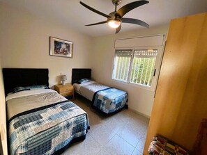 4 chambres, fer et planche à repasser, Wi-Fi, literie fournie