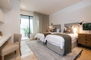 Room - 138 Kloof Road - Stunning Modern Villa Located in Bantry Bay (Cape Town)