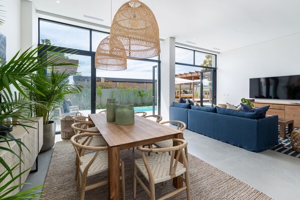 Villa, 4 Bedrooms, Accessible, Balcony | Dining