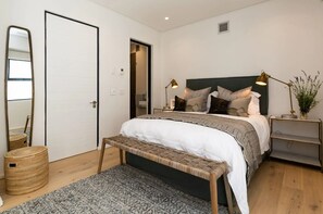 Room - 138 Kloof Road - Stunning Modern Villa Located in Bantry Bay (Cape Town)