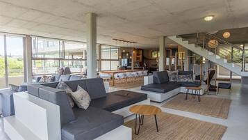 Villa, 6 Bedrooms, Fireplace, Mountain View | Dining