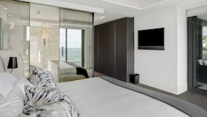 Villa, 2 Bedrooms, Accessible, Balcony | Room amenity - Aurum 401 - 2 Rooms Villa (Cape Town)
