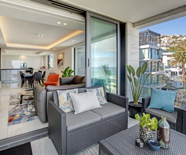 Villa, 2 soverom, tilgjengelighetstilpasset, balkong | Spisestue