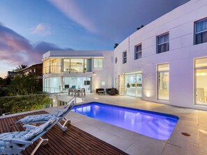 Outdoor pool - Stunning Vacation 48 On Hely Villa for 10 Guests (Cape Town)