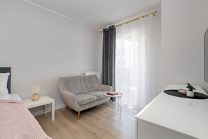 Iron/ironing board, WiFi, bed sheets
