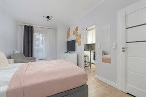 Iron/ironing board, WiFi, bed sheets - Garbary 104C | Stylish Two-Person Studio | Poznan (Poznan)
