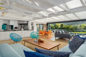 Ferienhaus, 5 Schlafzimmer, barrierefrei, Kamin | Wohnzimmer
