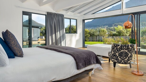 House, 5 Bedrooms, Accessible, Fireplace - The Greenacres A Captivating 5-bedroom Retreat in Hout Bay (Cape Town)