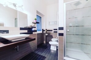 Elite Triple Room | Bathroom | Rainfall showerhead, hair dryer, bathrobes, bidet - The Place to be & B (Rome)
