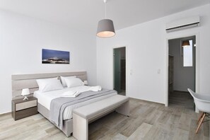 5 bedrooms, iron/ironing board, WiFi, bed sheets