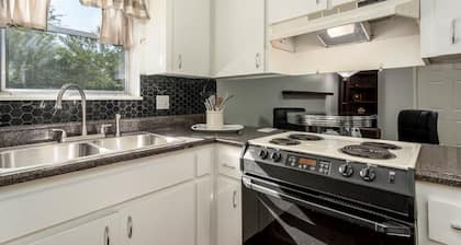 Secluded Pleasant Valley Hideout